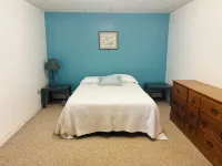 Spacious family-friendly rural apt with huge yard. 15 min between beaches & town - 2-Star