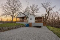 Charming 3-bedroom house in brilliant Lawrenceburg with WiFi, AC