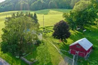 Modern 4Br Farmhouse w/ Trails & Mountain Views