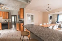 Boston 4BD-5 min walk to Train&Beach/10min-Airport-Free Parking - Homestays