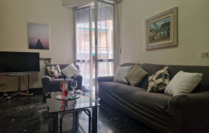 Luna apartment with free parking.