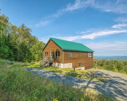 Mountain View Escape - Stunning Views! Bethlehem, NH Cabin Near Skiing & Hiking Hotels in Bethlehem