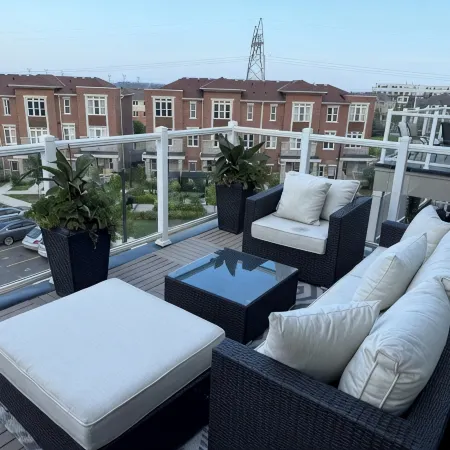 Premier Host • Lux 2Br Pickering Retreat • AC, WiFi & Free Parking Hotels in Pickering