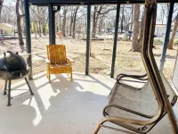 Lake Time Getaway Blocks from Lake Texoma.  Boat Launch 4 Blocks -Pet Friendly - 3-Star