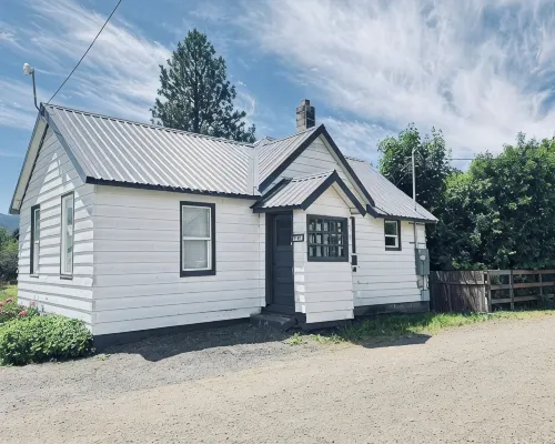 Cozy home Cle Elum 2BR/1BA, AC, EV charging, near downtown & highway access Hotels in Cle Elum