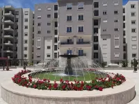 Appartement a 10 min de l Aéroport Entre les Berges du lac et Ain Zaghouene, Hoteles en La Soukra