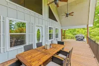 Relaxing 4-Bedroom Cottage on Smith Lake - balcony