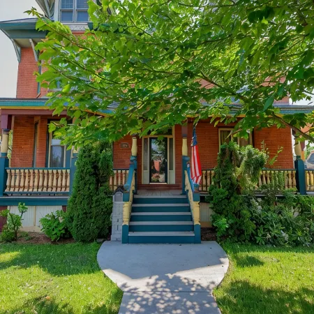 Atv-snowmobile Trail, Close to Marquette, Parking, 9 bedrooms, sleeps 18 People.