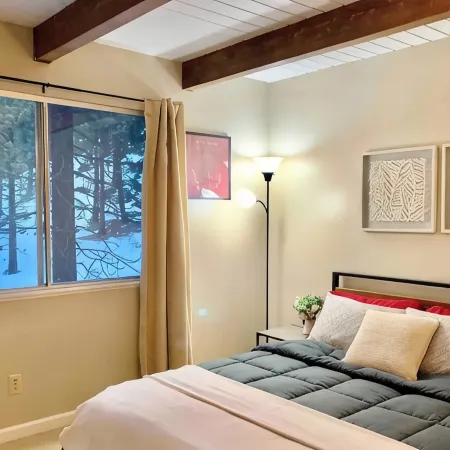 Cozy Home at Heavenly Ski Resort + 5 min to CasinosPrivate Hot Tub/Pet Friendly