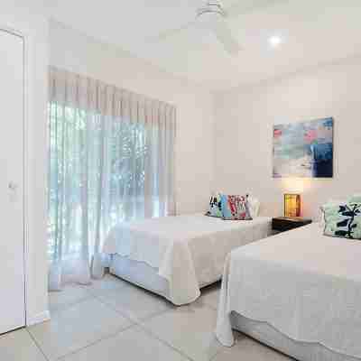Sunny 2 bedroom 1 bathroom,  north facing balcony free use bikes & kayaks & wifi Rooms