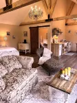 The French Cottage for a Romantic Getaway - Homestays
