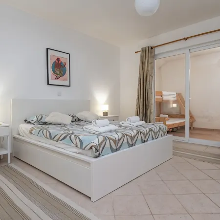Spacious Family Apartment With Pool