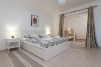 Spacious Family Apartment With Pool - 2-Star
