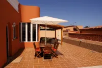 4 Bed Villa in Town, 10m Pool, Kid Slide, Pool Fence, BBQ, Outdoor Lounges - Villas