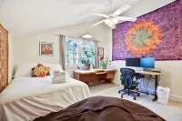 Large, Cozy, Mountain Home with Air Conditioning and Magical Backyard! - 4 ดาว