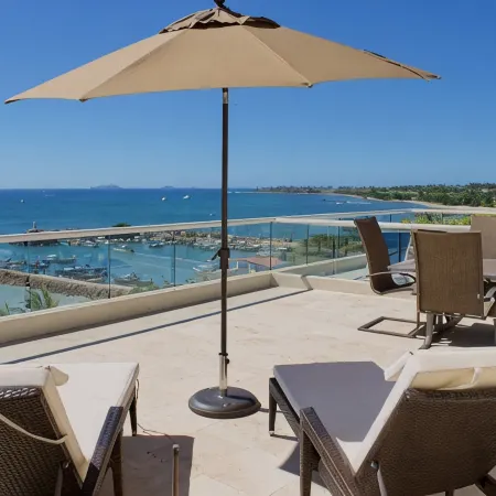 Farito Beachfront Penthouse, Surf & Paddle Board.