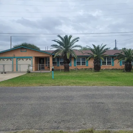 Affordable Family Getaway Palm Breeze Vacation Home