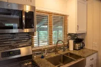 China Alley Cabin B: Cute & Cozy Cottage w/ Deck - 3-Star