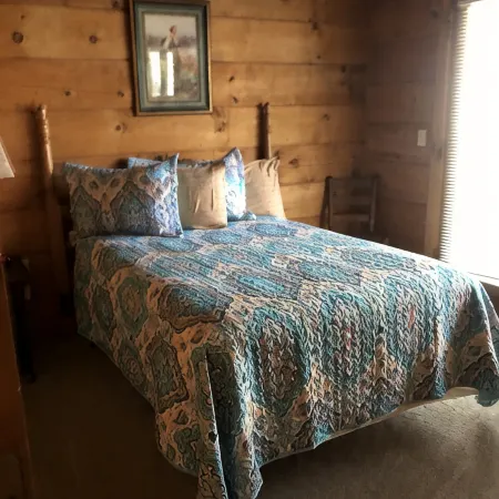 Cabin #4   Secluded and Quiet
