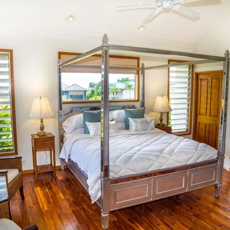 Luxury Home, A/C, Heated Pool, Gourmet Kitchen, 4BR 6 Bath, 3 Master Suites.