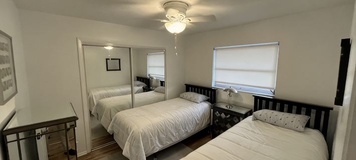 Venice Island! 3 Block Walk to Beach. Close to Sharkey's and the Pier. Hotels in Venice