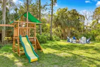BIG Backyard w/Terrace-Dining-Games-Firepit // 6min2Beach - Holiday bungalows