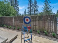 Burney Falls Bungalow - Comfy Atmosphere - Great Location! Hotels in Burney