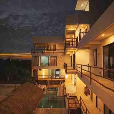 LaFamilia Casa and Suites Hotel Exterior