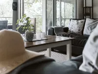 Kookaburra - Private One Bedroom Cottage with Lake View Hotels in Maleny