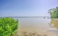 Lakefront Beach House Retreat - Escape to Nature!
