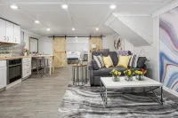Stylish DU Apt. - Business Traveler - Sleeps 4 - Condos