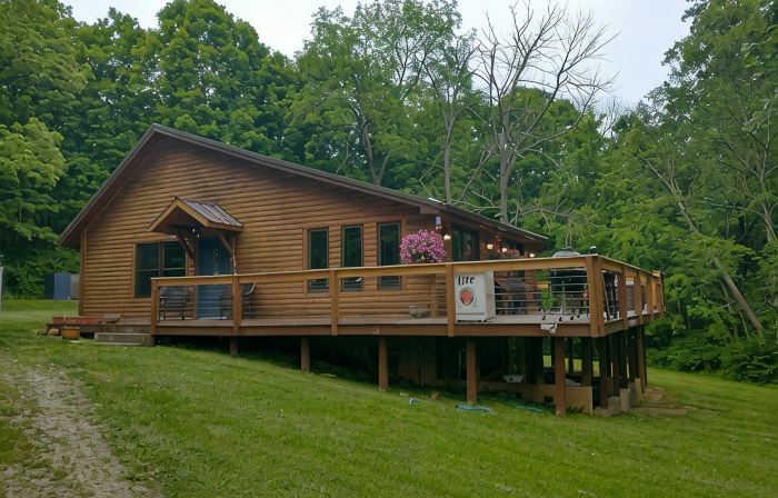 Beautiful Secluded Cabin with hot tub on 50 acres