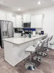 Luxury Townhome - Pool Access - Fast WiFi - Near Beaches & Shopping - Wifi