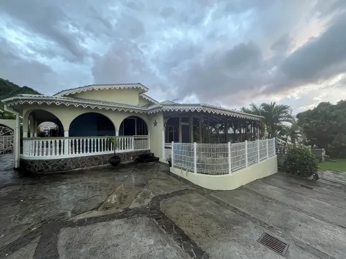 Charming 3-bedroom house with private pool! - 3-نجوم