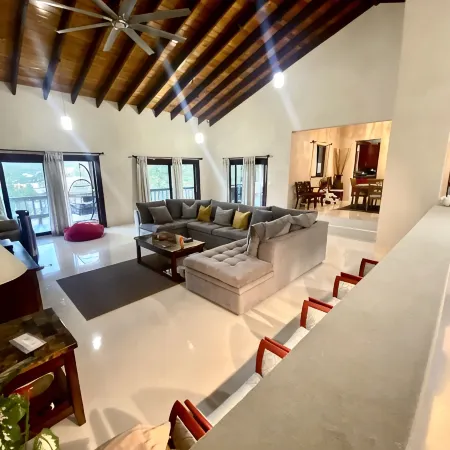 Playcation in Paradise villa with endless water view