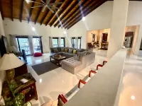 Playcation in Paradise villa with endless water view