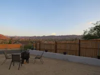 Large Home 3/3 plus Bonus Rm, 14' Pool & Jacuzzi, close to Downtown Joshua Tree