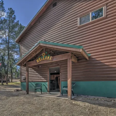 81C Cozy Cabin in Ruidoso Midtown!