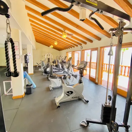 Hamilton Cove 2-bedroom condo with golf car & A/C in pleasant Catalina Island