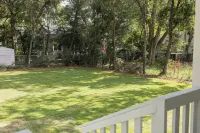 The Waverly House. A Vintage-Mod Bungalow in Columbus. - 4 ดาว