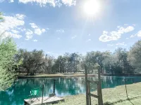 Beautiful 2 story house overlooking the water. Has arcade & Close to the springs