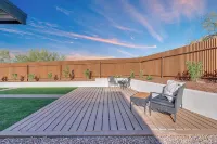 Spacious 4-bedroom Modern House with Gorgeous Mountain Views - 4-Star