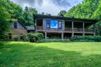 Private Mountain Getaway with Amazing Views, Location, & Space