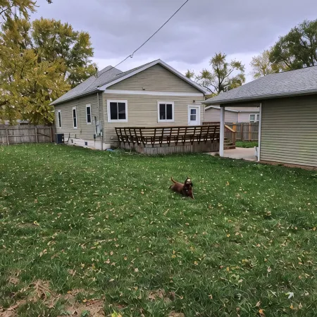 Mayor's Manor - with everything you need in a homebase get away. Pet friendly.