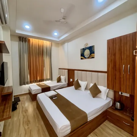 Om divine hotel