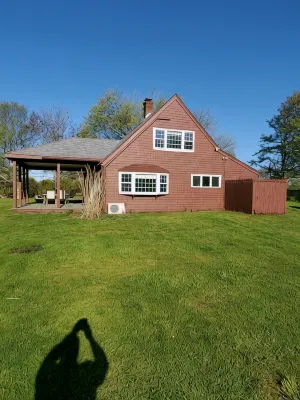 Walk to Mansion Beach, Large Yard!