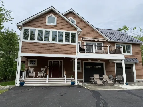 Across the Street from Acadia and Walk to Town! - 4つ星