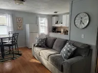 Castaways Cottage on Croton Pond 3) - 2-Star