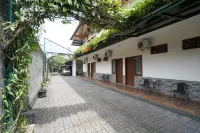 Urbanview Hotel Syariah Griya Asri Patran near Tugu Station