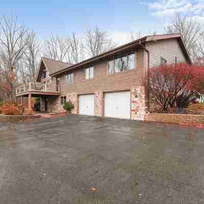 Paradise Pocono - Ultimate Arcade, Salt Pool and Hot Tub - Sleeps 14 Hotel Exterior